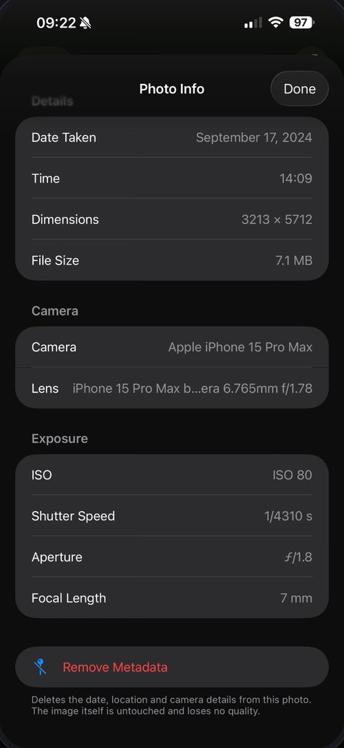 Photo Info in Obscura Photo Vault with the Remove Metadata button